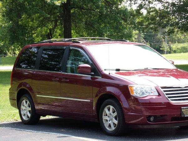 2009 Chrysler Town Country Touring for sale in Madison , OH – photo 5