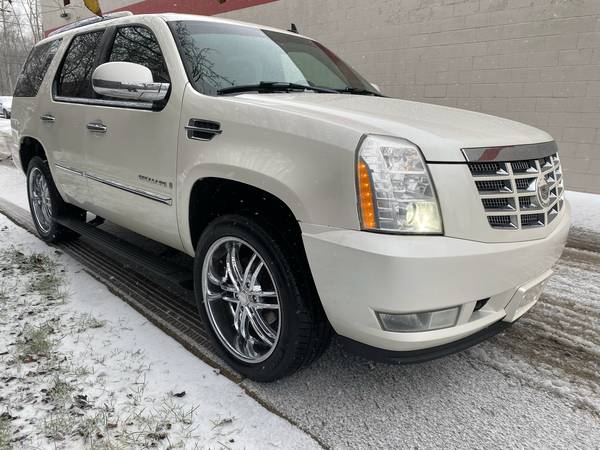 2007 Cadillac Escalade All-Wheel-Drive - - by dealer for sale in Wixom, MI – photo 3
