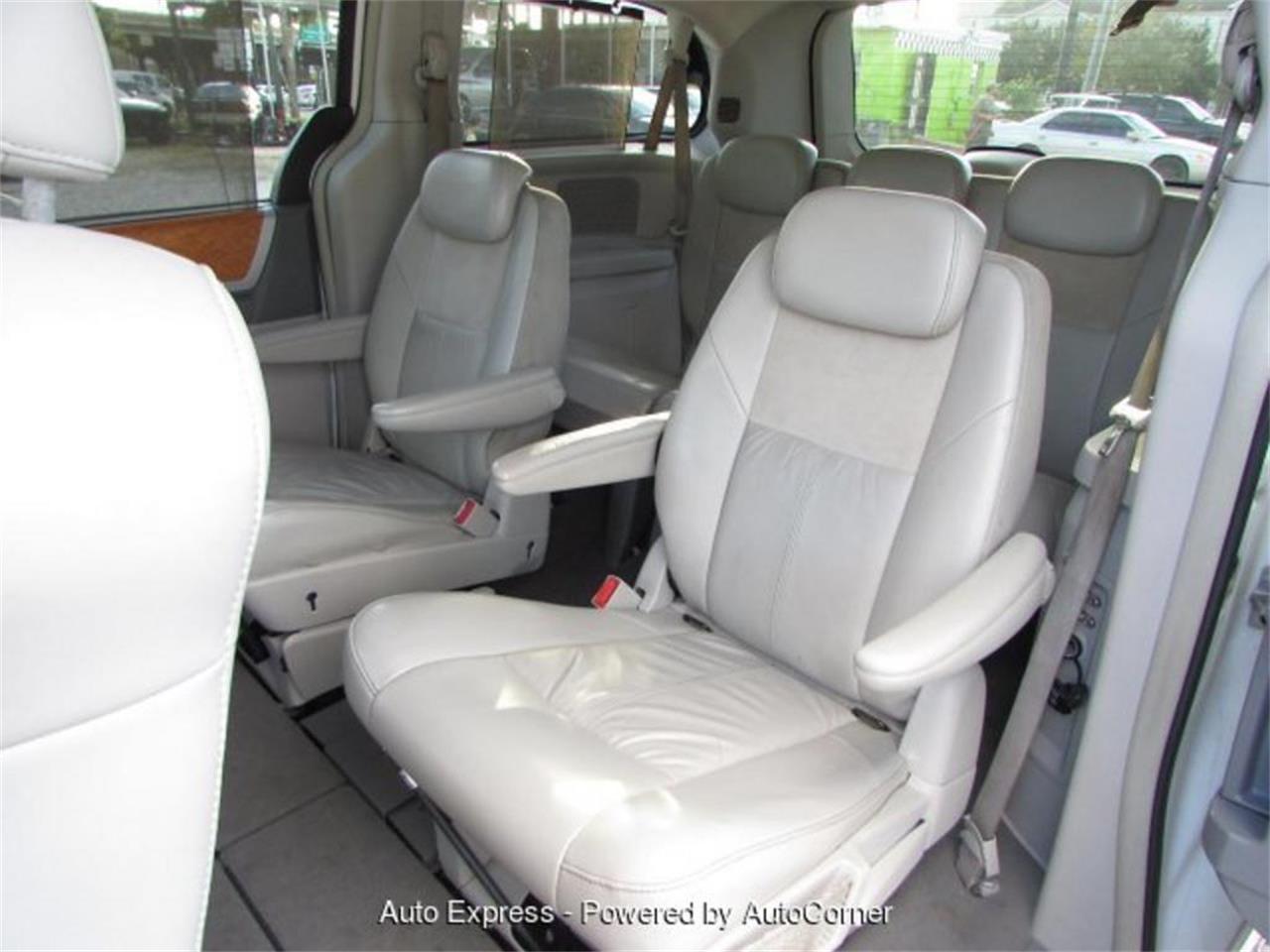 2010 Chrysler Town & Country for sale in Orlando, FL – photo 6