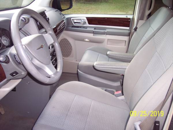 2010 CHRYSLER TOWN & COUNTRY TOURING for sale in Harrison, MI – photo 16