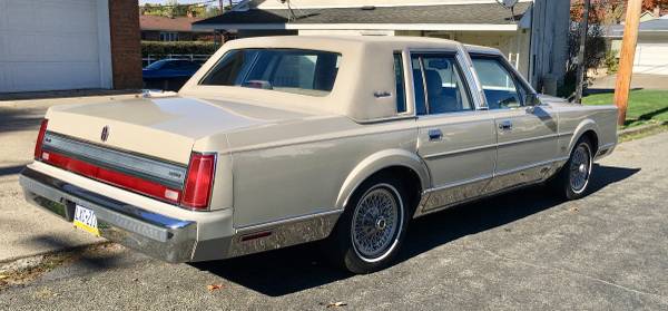 1988 Lincoln Town Car Signature Series for sale in Moosic, PA – photo 5