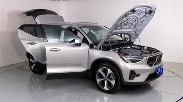2023 Volvo XC40 B5 AWD Mild Hybrid Plus Bright - - by for sale in Culver City, CA – photo 10