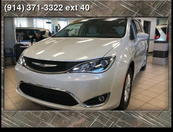 2017 Chrysler Pacifica Touring-L for sale in Larchmont, NY
