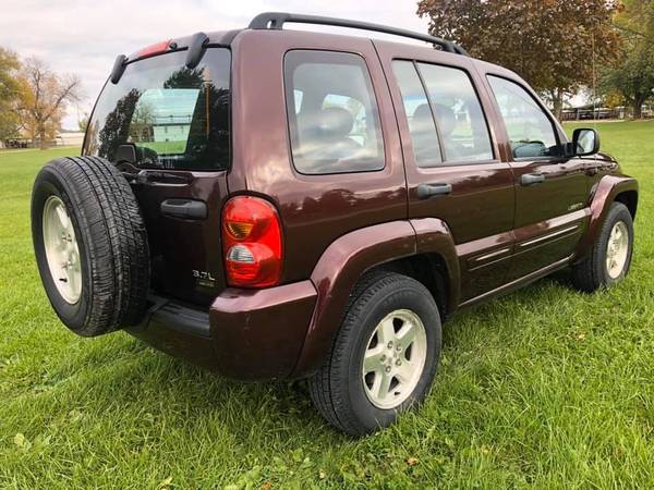 04 Jeep Liberty Sport 4x4 Very Clean New Tires for sale in Vinton, IA – photo 11