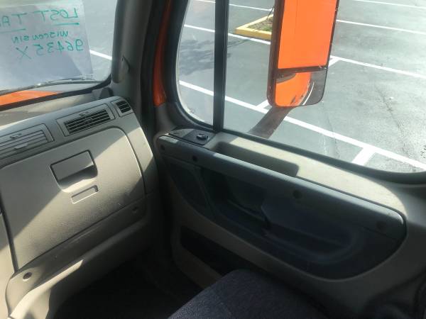 2012 Freightline Cascadia with Blower for sale in Boca Raton, TX – photo 17