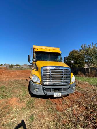 2011 Freighrliner triaxle dump truck - cars & trucks - by owner -... for sale in Huntsville, AL – photo 2