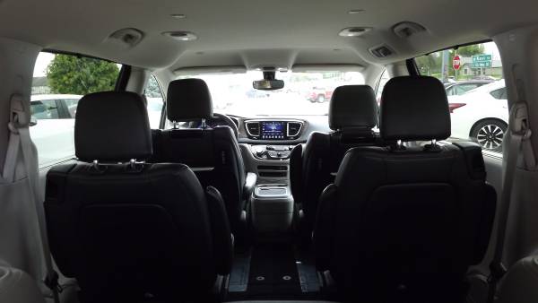 2017 Chrysler Pacifica Touring L Plus * Dual DVD's * Premium Leather!! for sale in Carroll, IA – photo 8
