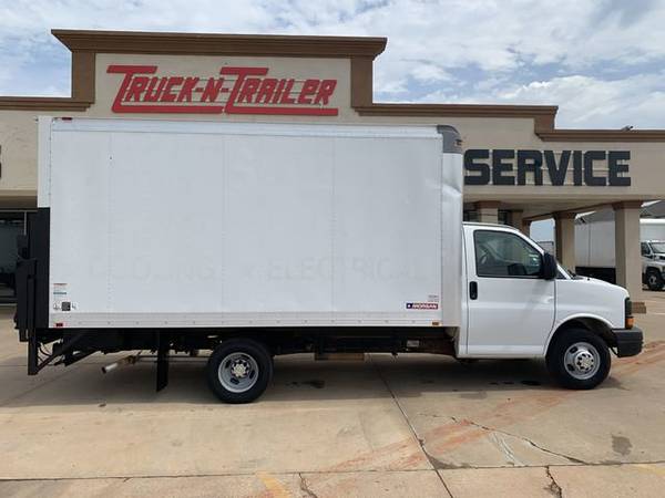 2013 Chevrolet 3500 15' Box Truck Gas Auto Lift Gate Financing! for sale in Oklahoma City, OK