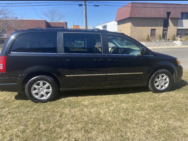 2010Chrysler Town and Country Touring for sale in West Babylon, NY – photo 3