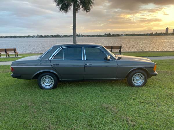 Mercedes 300D 1985 Amazing Condition! Garaged! - - by for sale in Ormond Beach, FL – photo 4