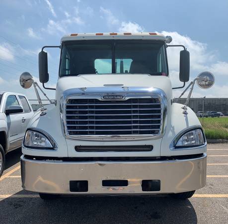 2007 Freightliner CL120 for sale in Mankato, MN – photo 2