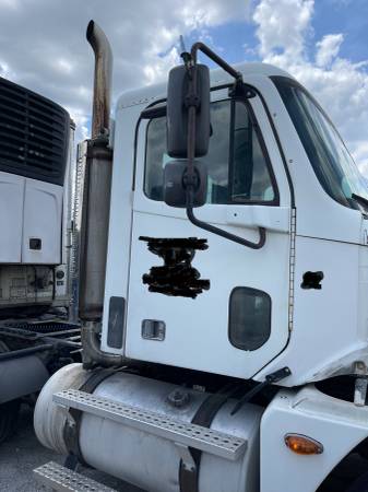 2005 FREIGHTLINER COLUMBIA DETROIT ENGINE 14 0 NO EGR - cars & for sale in South Holland, IL