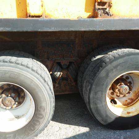1998 International Tri Axle Dump Truck for sale in Milwaukee, IL – photo 8