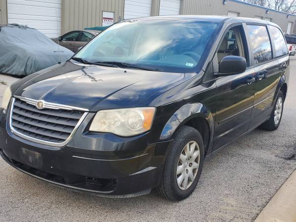 08 Chrysler Town&Country - cars & trucks - by owner - vehicle... for sale in Saint Louis, MO – photo 2