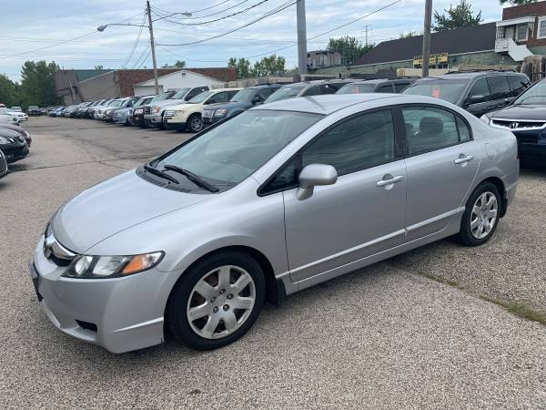 2009 Honda Civic. New Tires!! 2 Keys!! for sale in Cleveland, OH – photo 2