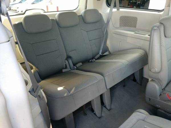 2009 Chrysler Town & Country Touring for sale in Greenfield, WI – photo 13