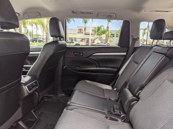 2018 Toyota Highlander LE Plus SKU: JS275326 SUV - - by for sale in Irvine, CA – photo 18
