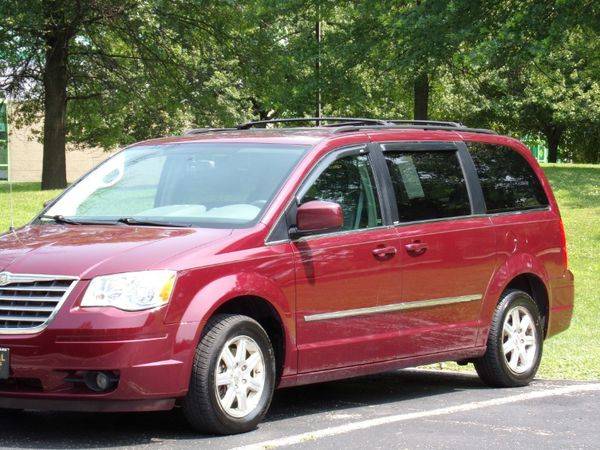 2009 Chrysler Town Country Touring for sale in Madison , OH – photo 4