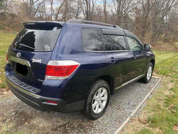 TOYOTA HIGHLANER 4WD SE 2012 - cars & trucks - by owner - vehicle... for sale in Tewksbury, MA – photo 4