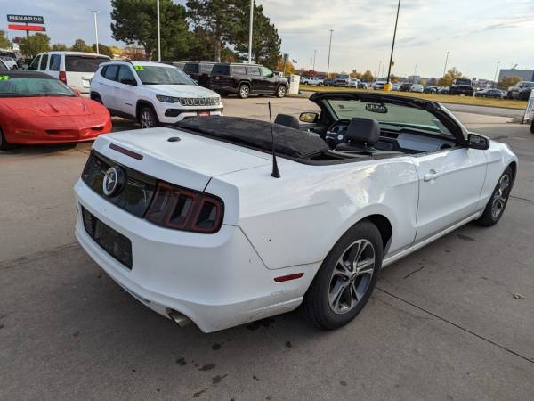Used 2014 Ford Mustang RWD 2D Convertible/Convertible - cars & for sale in Waterloo, IA – photo 12