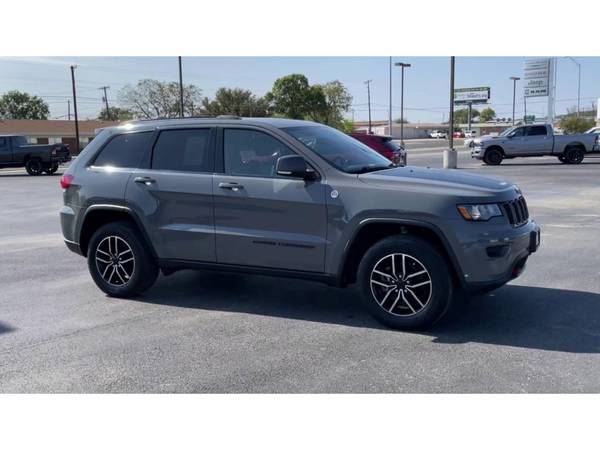 2019 Jeep Grand Cherokee Trailhawk, SUNROOF, TRAILER TOW, NAV - cars for sale in Brownwood, TX – photo 2