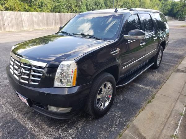2008 Cadillac Escalade ESV / CLEAN TITLE & CAR FAX / NO ACCIDENTS for sale in Houston, TX