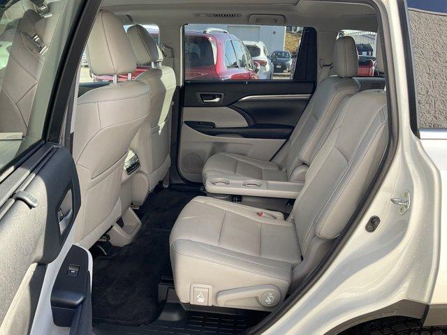 2018 Toyota Highlander Hybrid Limited Platinum for sale in Davenport, IA – photo 13