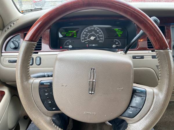 2005 Lincoln Town Car Signature Limited for sale in Indianapolis, IN – photo 10