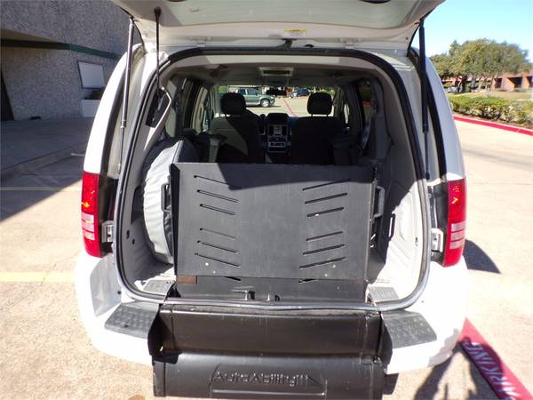 CHRYSLER TOWN & COUNTRY REAR MANUAL RAMP HANDICAPPED WHEELCHAIR VAN... for sale in Irving, AR – photo 14