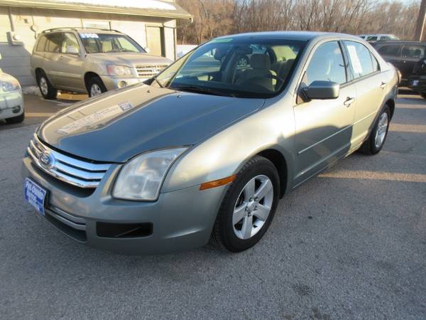 2006 Ford Fusion SE Sedan - Automatic - Wheels - V6 - Low Miles for sale in Des Moines, IA – photo 2