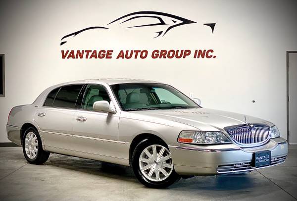 2010 Lincoln Towncar Signiture L Edition Extra Clean for sale in Fresno, CA
