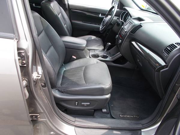 2013 Kia Sorento All Wheel Drive - 3rd Row Seat - Heated Leather for sale in Coventry, CT – photo 11
