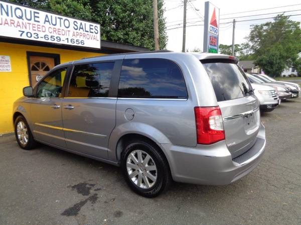 2015 CHRYSLER TOWN & COUNTRY TOURING (( FULLY LOADED )) for sale in Marshall, VA – photo 6