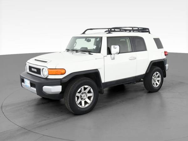 2014 Toyota FJ Cruiser Sport Utility 2D suv White - FINANCE ONLINE -... for sale in Akron, OH – photo 3