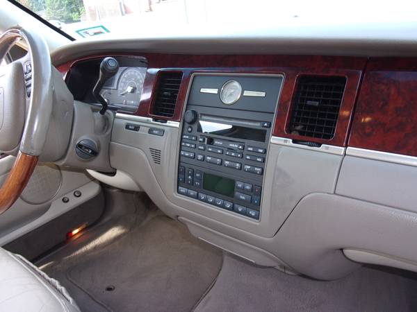 '03 Lincoln Town Car * great Holiday travel - cars & trucks - by... for sale in Jeffersonville, NY – photo 3