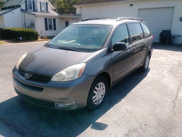 ((Sold))Very nice 2004 Toyota Sienna minivan (low miles) for sale in Frankford, DE