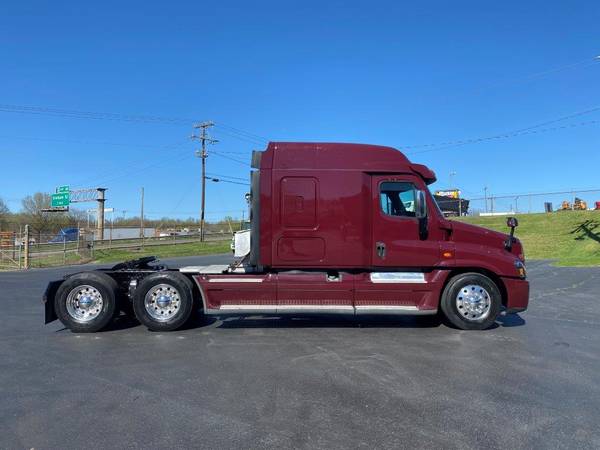 2016 Freightliner Sleeper Tractor - - by dealer for sale in Charlotte, NC – photo 5