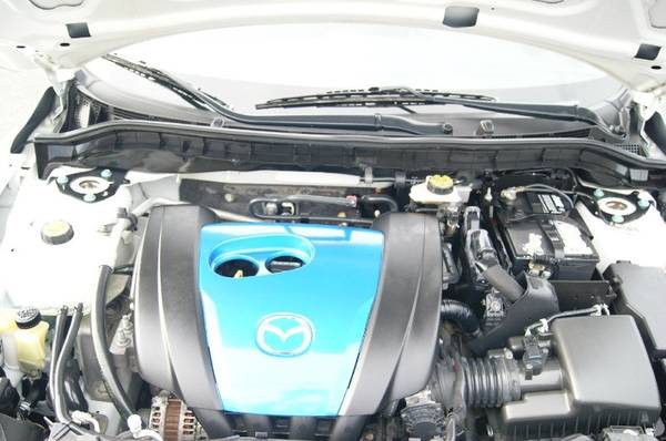 2013 Mazda Mazda3 i Touring Sedan 4D CarFax 1 Owner Easy Financing! for sale in Fresno, CA – photo 20
