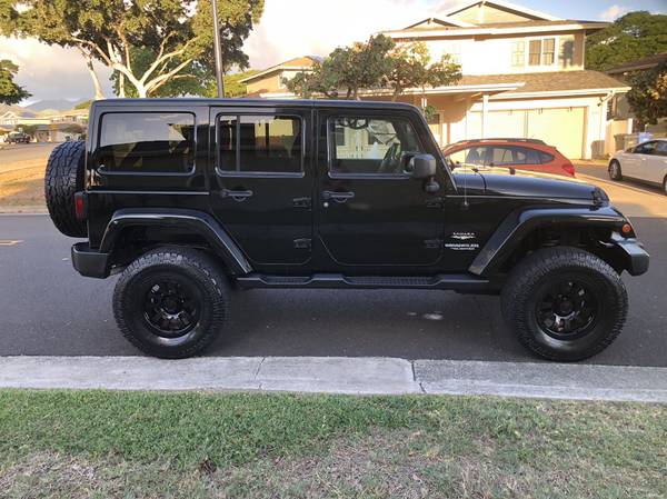 2012 JEEP WRANGLER UNLIMITED SAHARA (low miles) - - by for sale in Honolulu, HI – photo 4