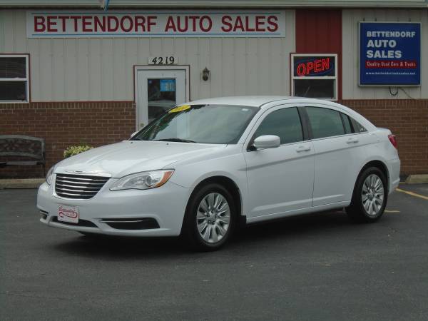 2014 Chrysler 200 for sale in Bettendorf, IA