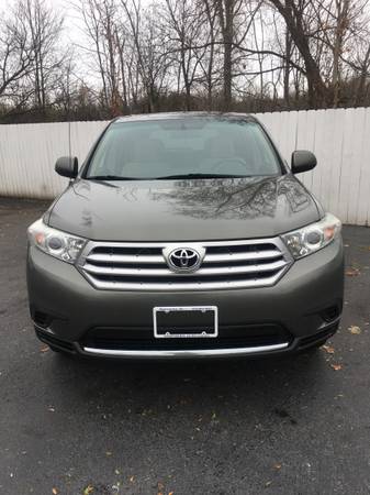 2011 Toyota Highlander SE 4WD Automatic 6 Cylinder 3RD Row Seating -... for sale in Watertown, NY – photo 4