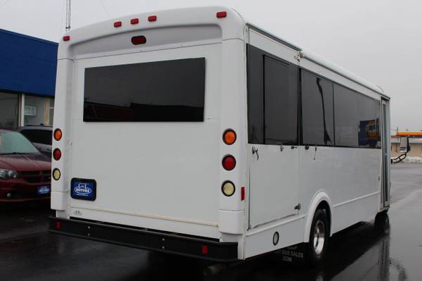 2015 FORD E-SERIES BUS 15 PASSENGER - cars & trucks - by dealer -... for sale in Wisconsin Rapids, IL – photo 2