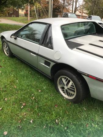 1986 Pontiac Fiero - cars & trucks - by owner - vehicle automotive... for sale in Sugarcreek, OH – photo 2