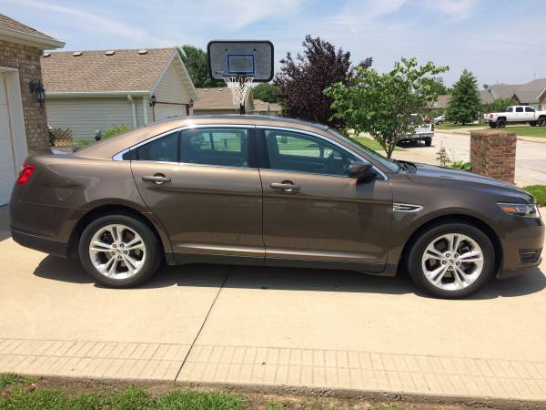 2016 Ford Taurus SEL - Excellent Condition! for sale in Webb City, MO – photo 4