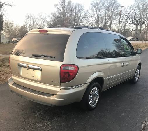 2007 Chrysler Town and Country Limited for sale in Chattanooga, TN – photo 3