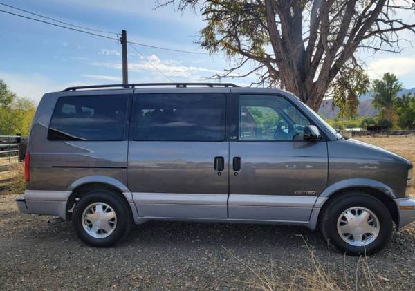Chevy Astro Van 2000 for sale in Dayville, OR