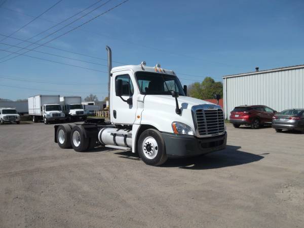 2010 Freightliner Cascadia for sale in North Lima, OH – photo 5