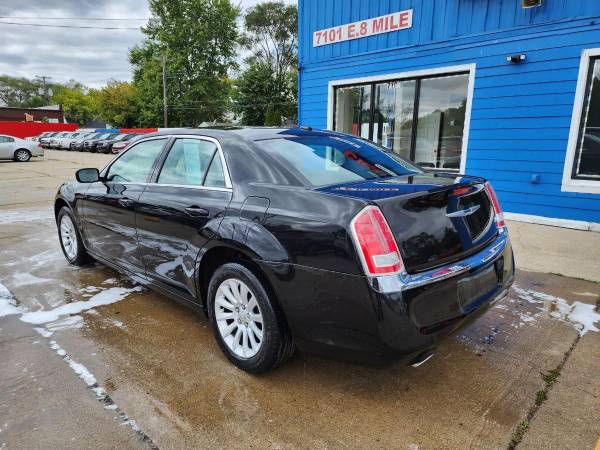 2011 Chrysler 300 Base 4dr Sedan - BEST CASH PRICES AROUND! - cars & for sale in warren, OH – photo 3