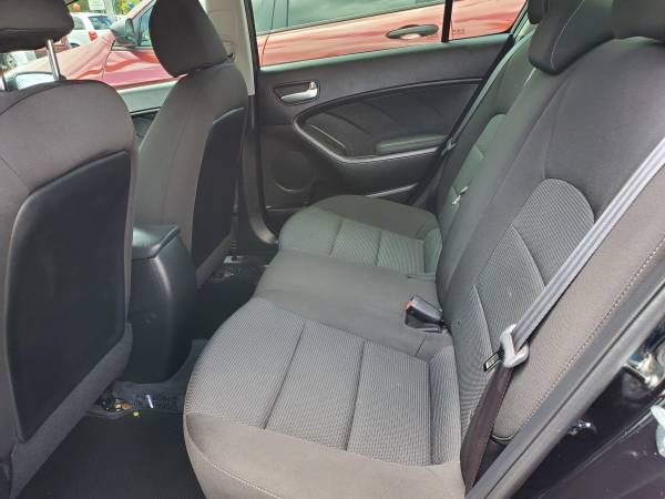 2018 Kia Forte LX - 15k mi. - LIKE NEW! Up to 37 mpg, Comfy & Safe -... for sale in Fort Myers, FL – photo 9