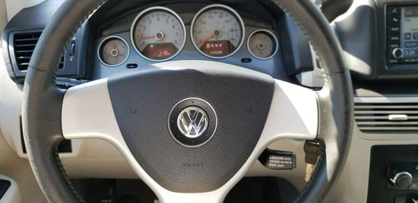 * * * 2010 Volkswagen Routan SE Minivan 4D * * * for sale in Saint George, UT – photo 11